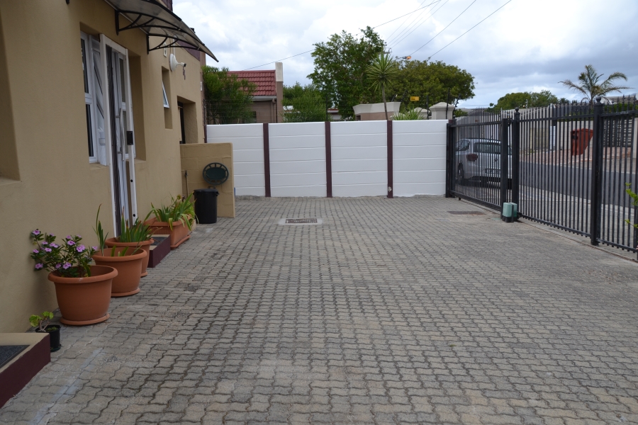 4 Bedroom Property for Sale in Rondebosch East Western Cape